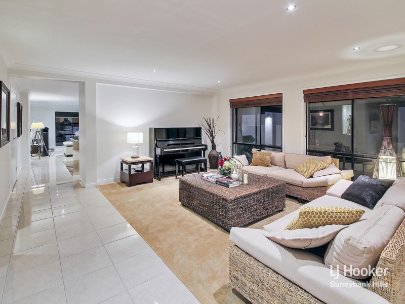 23 Silverbirch Close, Eight Mile Plains QLD 4113