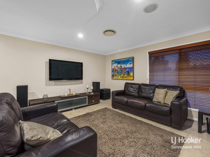 2 Golden Oak Crescent, Carindale QLD 4152