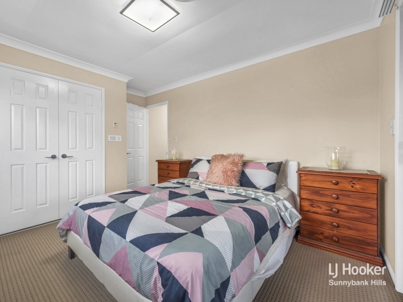 2 Golden Oak Crescent, Carindale QLD 4152