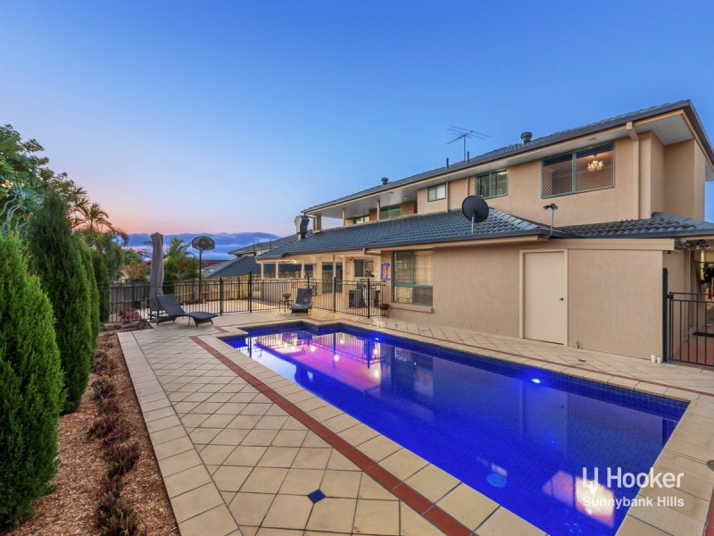 2 Golden Oak Crescent, Carindale QLD 4152