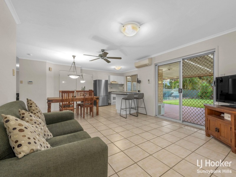 52 Hummingbird Crescent, Wishart QLD 4122