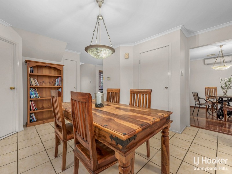 52 Hummingbird Crescent, Wishart QLD 4122