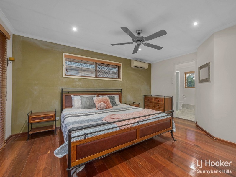 52 Hummingbird Crescent, Wishart QLD 4122