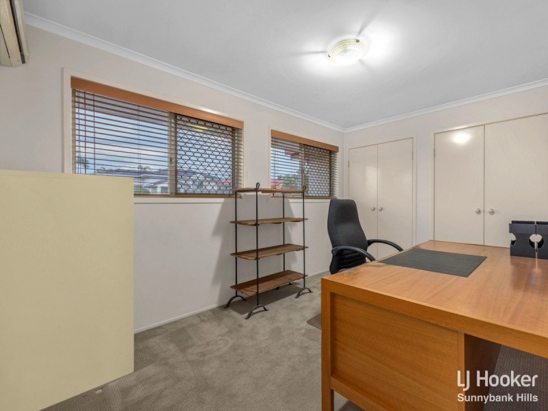 52 Hummingbird Crescent, Wishart QLD 4122