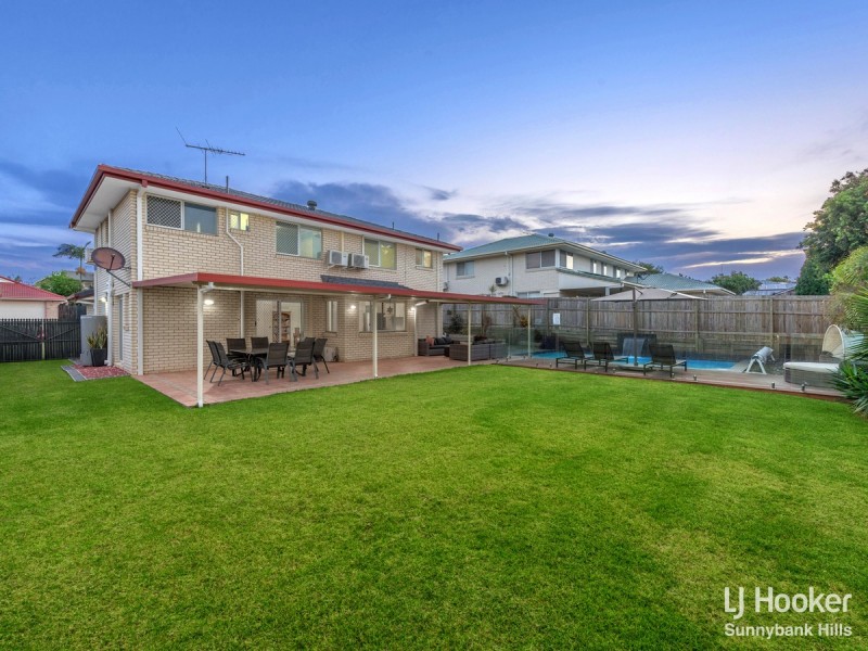 52 Hummingbird Crescent, Wishart QLD 4122