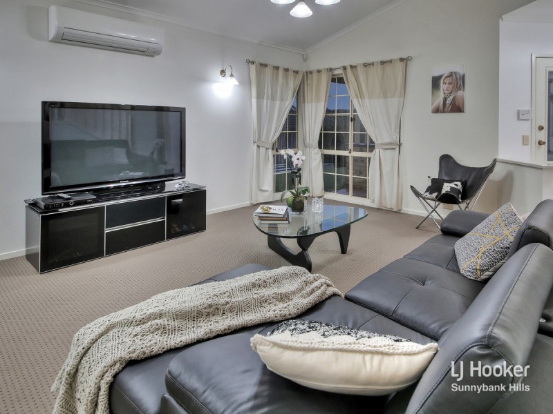 11 Jacaranda Place, Calamvale QLD 4116