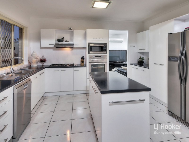 11 Jacaranda Place, Calamvale QLD 4116