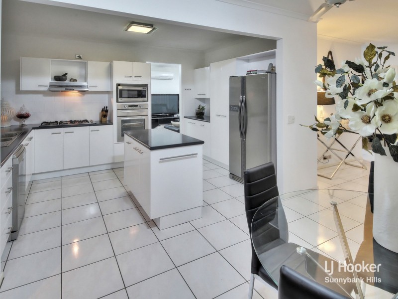 11 Jacaranda Place, Calamvale QLD 4116
