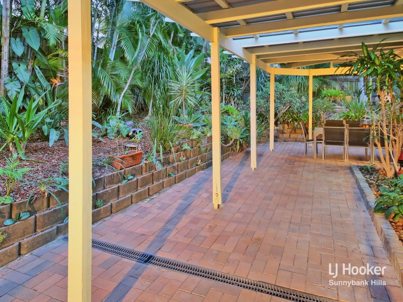 11 Jacaranda Place, Calamvale QLD 4116