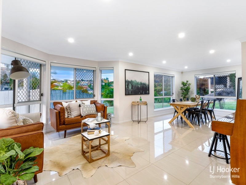 11 Arncliffe Close, Carindale QLD 4152