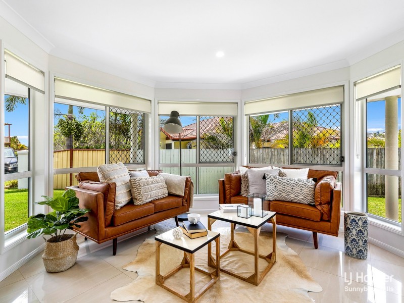 11 Arncliffe Close, Carindale QLD 4152