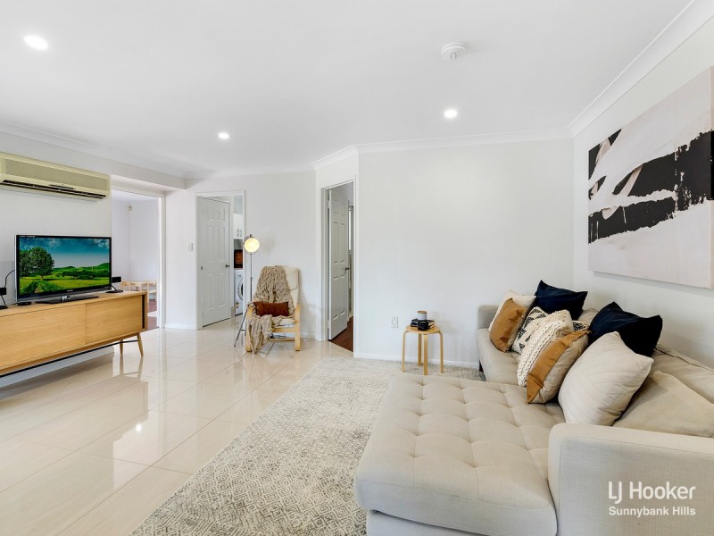 11 Arncliffe Close, Carindale QLD 4152