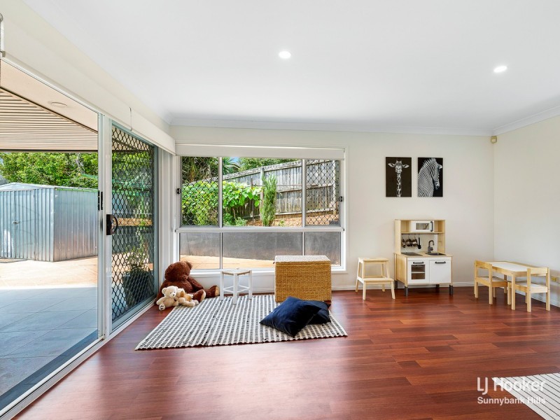 11 Arncliffe Close, Carindale QLD 4152