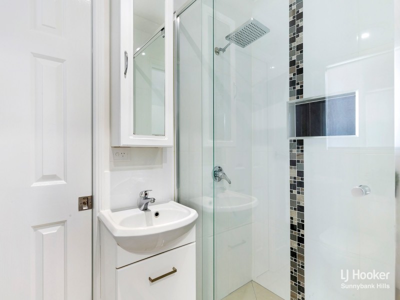 11 Arncliffe Close, Carindale QLD 4152