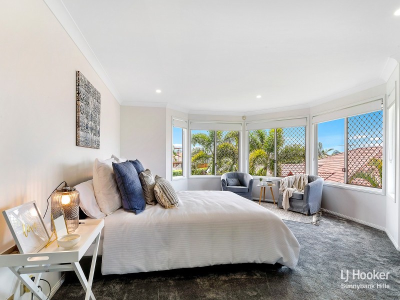 11 Arncliffe Close, Carindale QLD 4152