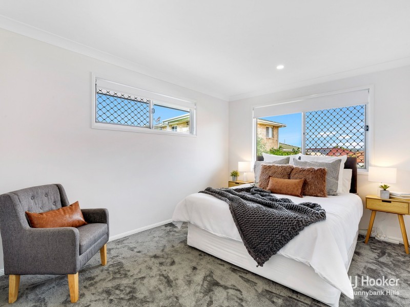 11 Arncliffe Close, Carindale QLD 4152