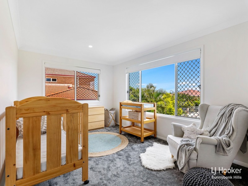 11 Arncliffe Close, Carindale QLD 4152