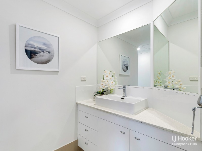 11 Arncliffe Close, Carindale QLD 4152