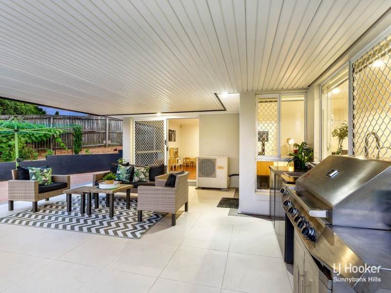 11 Arncliffe Close, Carindale QLD 4152