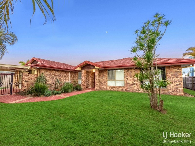 19 Greenways Esplanade, Parkinson QLD 4115
