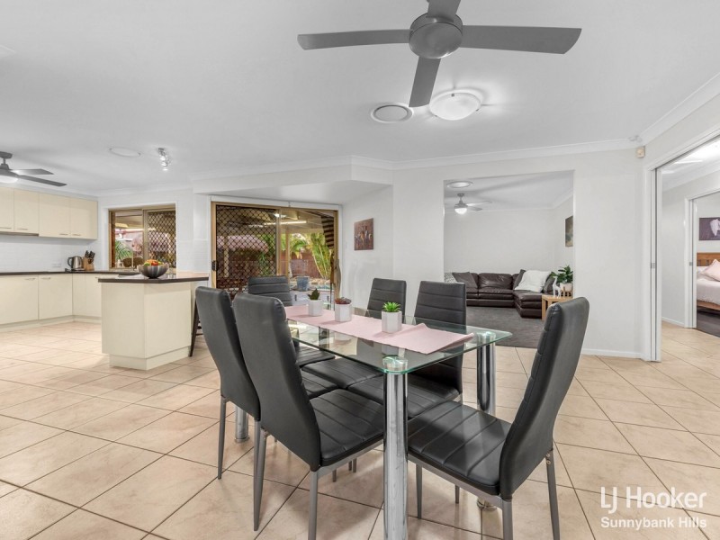 19 Greenways Esplanade, Parkinson QLD 4115