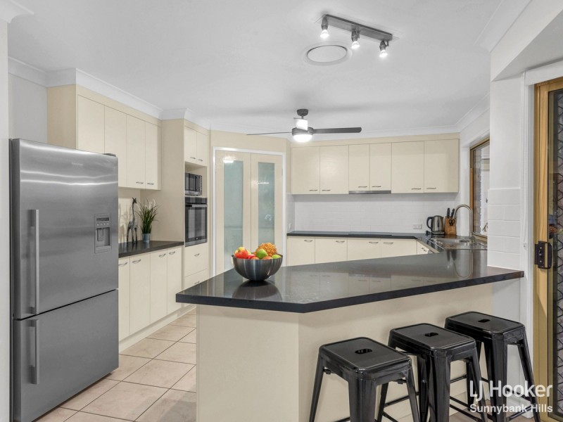 19 Greenways Esplanade, Parkinson QLD 4115