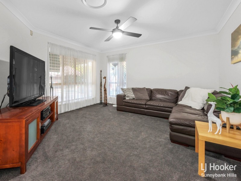 19 Greenways Esplanade, Parkinson QLD 4115
