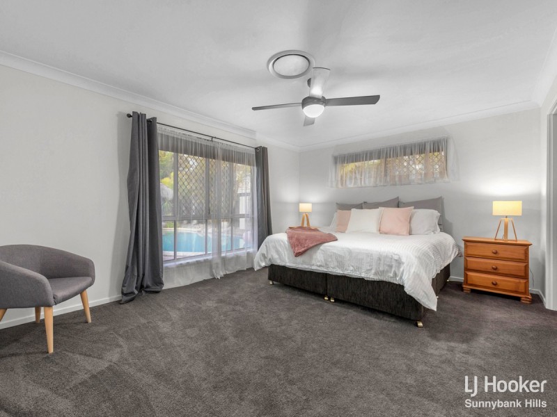 19 Greenways Esplanade, Parkinson QLD 4115