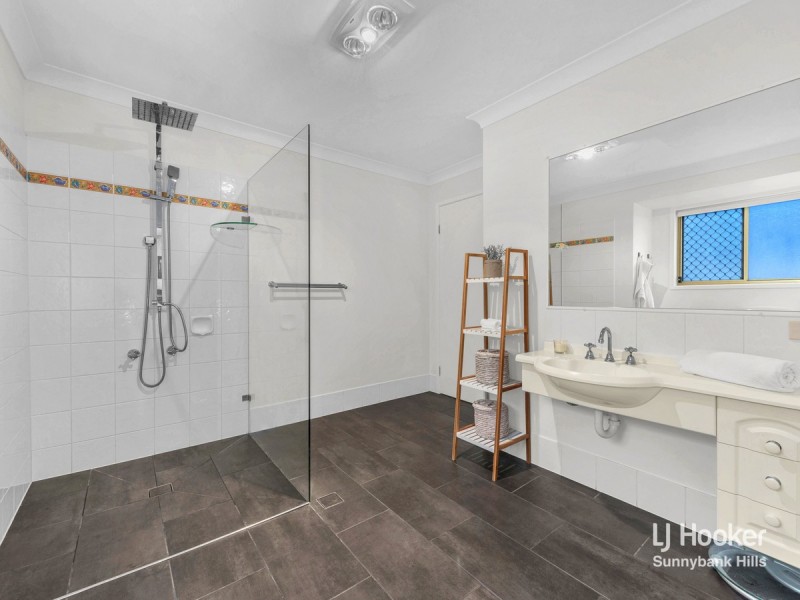 19 Greenways Esplanade, Parkinson QLD 4115