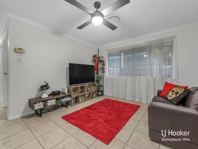 19 Greenways Esplanade, Parkinson QLD 4115