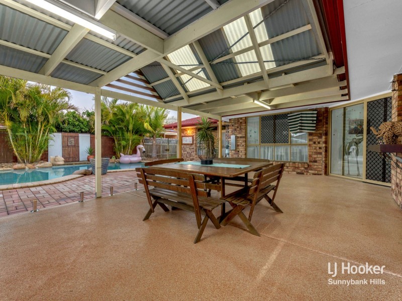 19 Greenways Esplanade, Parkinson QLD 4115