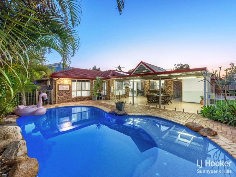 19 Greenways Esplanade, Parkinson QLD 4115