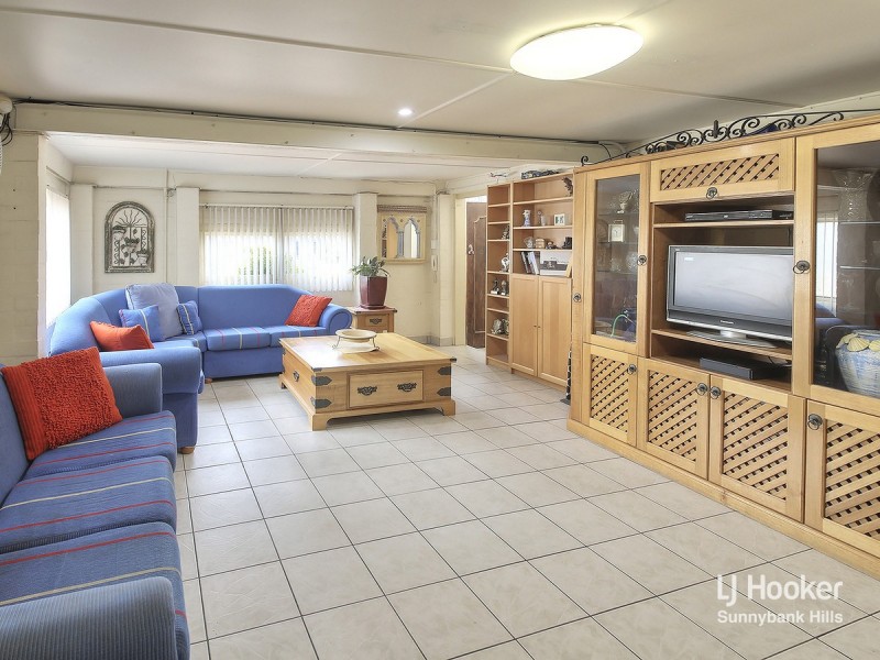 17 Denton Street, Wishart QLD 4122