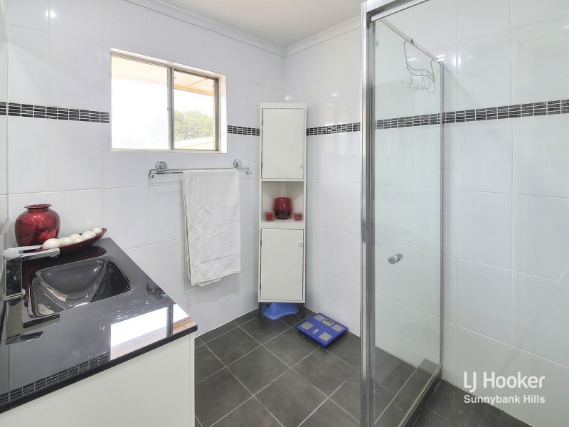 17 Denton Street, Wishart QLD 4122