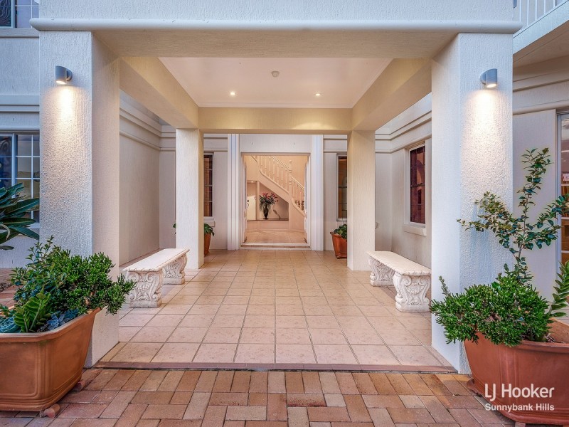 39 Poinciana Crescent, Stretton QLD 4116