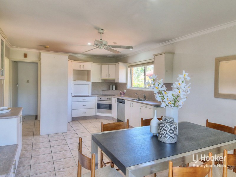 46 Macadamia Street, Macgregor QLD 4109