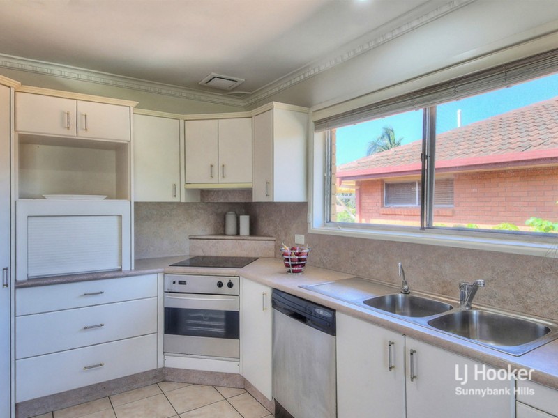 46 Macadamia Street, Macgregor QLD 4109