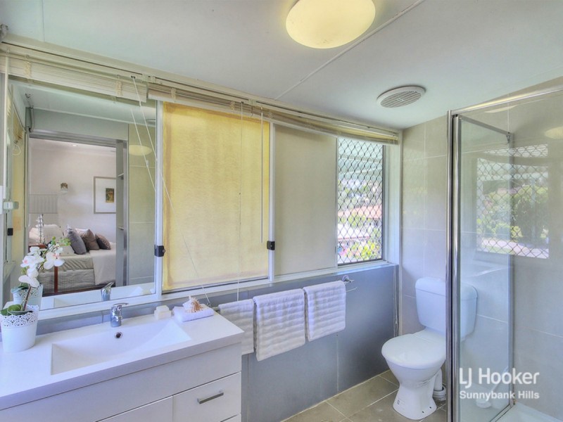 46 Macadamia Street, Macgregor QLD 4109