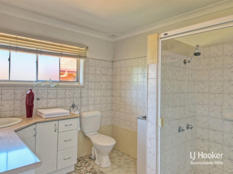 46 Macadamia Street, Macgregor QLD 4109