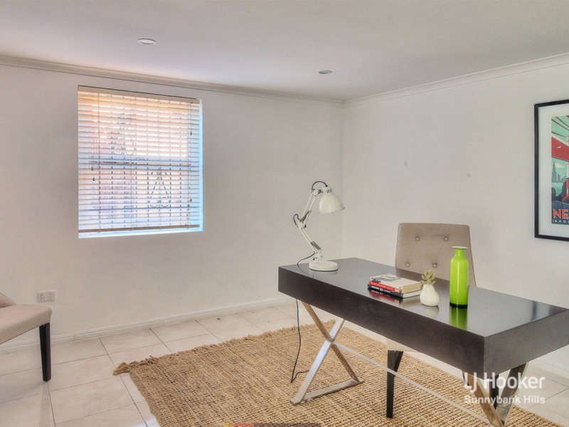 46 Macadamia Street, Macgregor QLD 4109