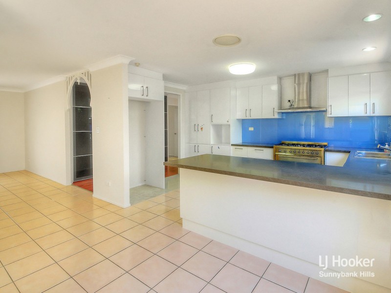 4 Eastcourt Lane, Sunnybank Hills QLD 4109