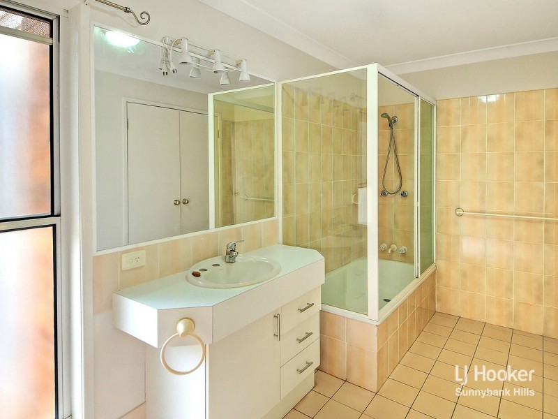 4 Eastcourt Lane, Sunnybank Hills QLD 4109