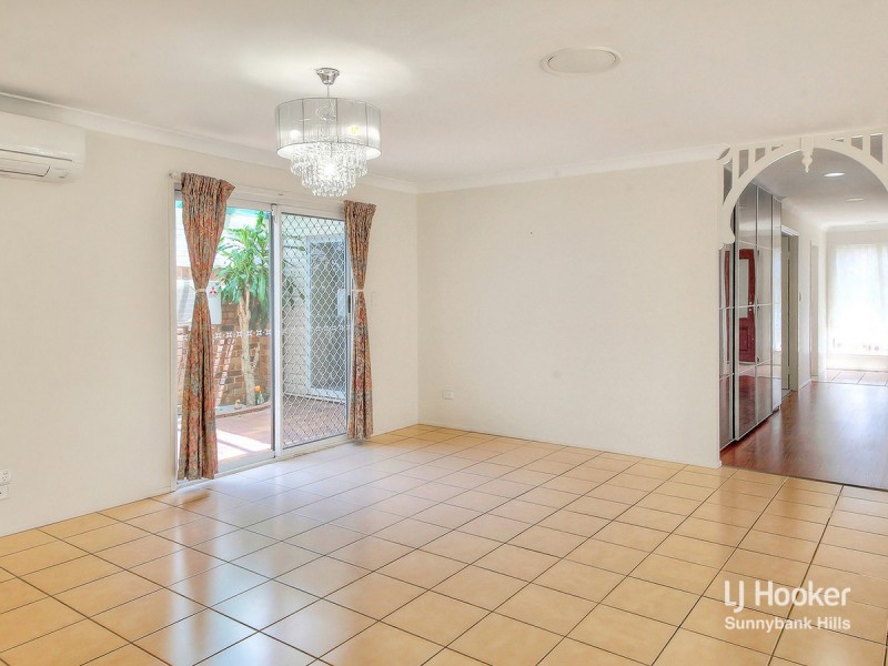 4 Eastcourt Lane, Sunnybank Hills QLD 4109