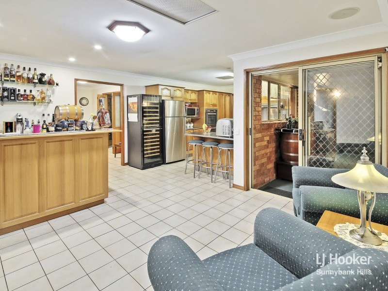 27 Chateau Street, Calamvale QLD 4116