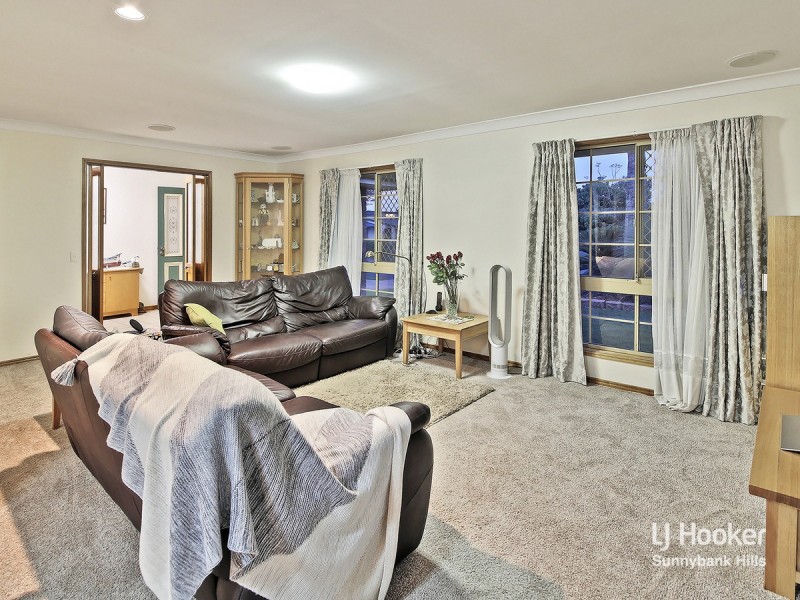 27 Chateau Street, Calamvale QLD 4116