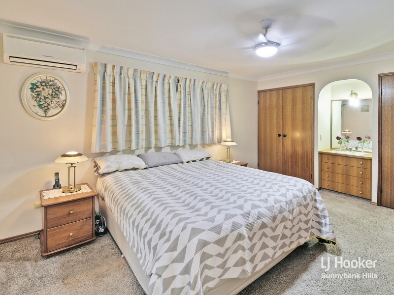 27 Chateau Street, Calamvale QLD 4116