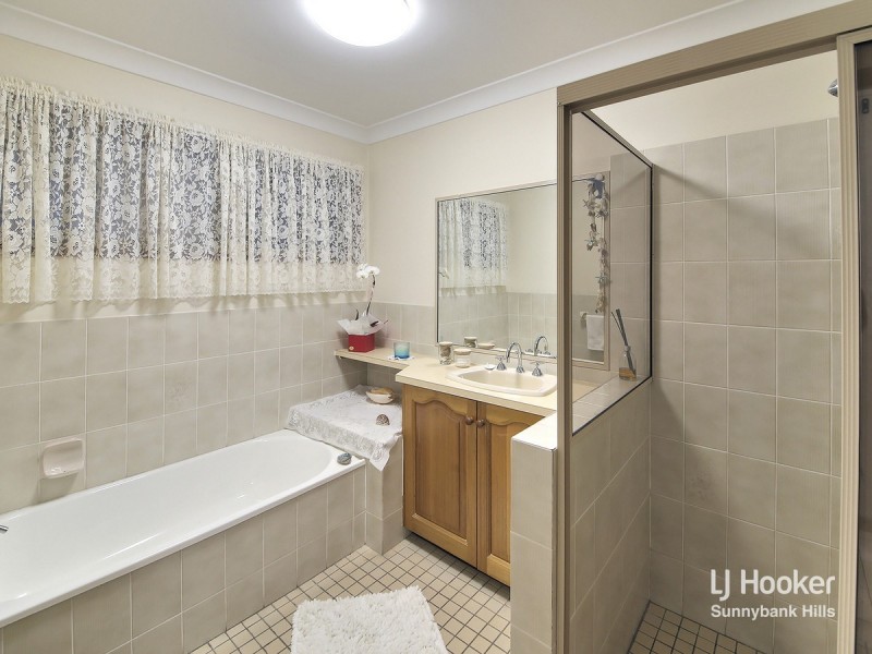 27 Chateau Street, Calamvale QLD 4116