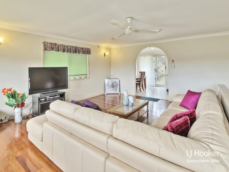 18 Bramwell Street, Eight Mile Plains QLD 4113