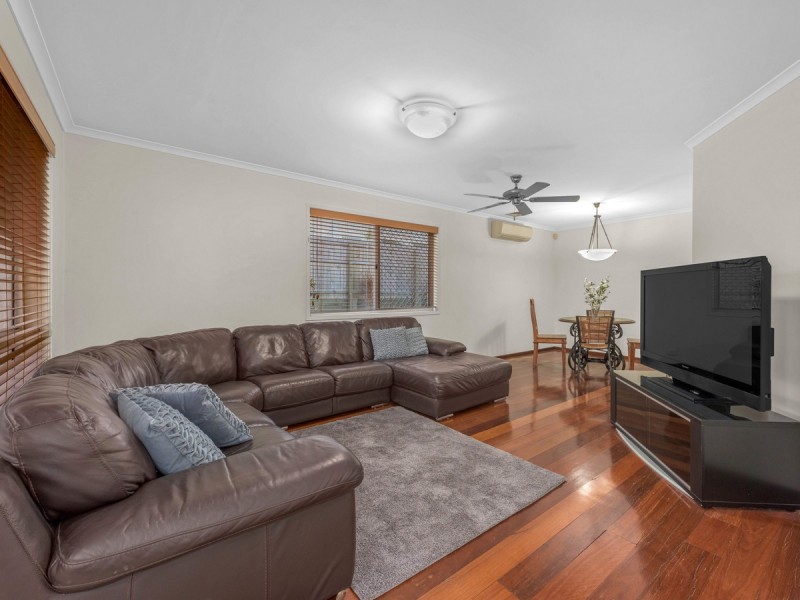 52 Hummingbird Crescent, Wishart QLD 4122