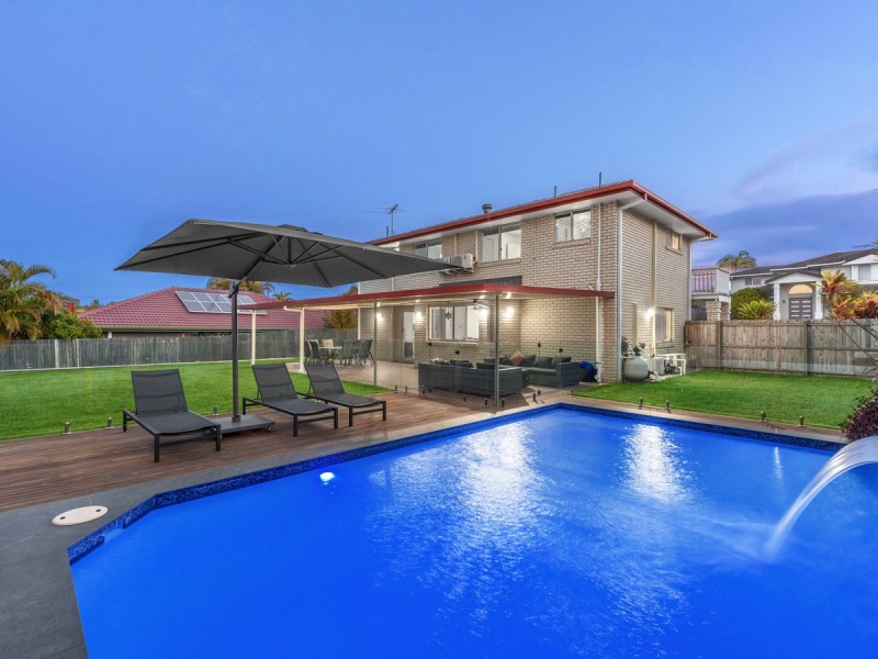 52 Hummingbird Crescent, Wishart QLD 4122